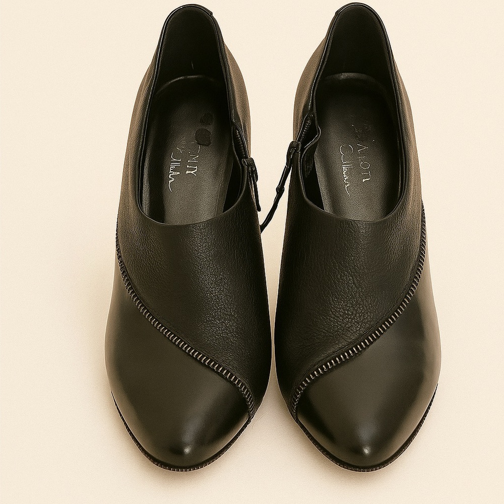 Maria Sharapova for Cole Haan Black Leather Heels – Size 5.5B